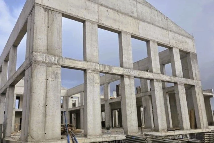 Сельский дом культуры на 150 мест в Рождествено Гатчинского района поднялся до второго этажа.